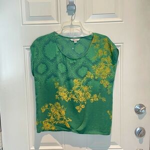 Cabi Green & Yellow Sleevless Short Sleeve Top Size Small Boutique Celtic Floral